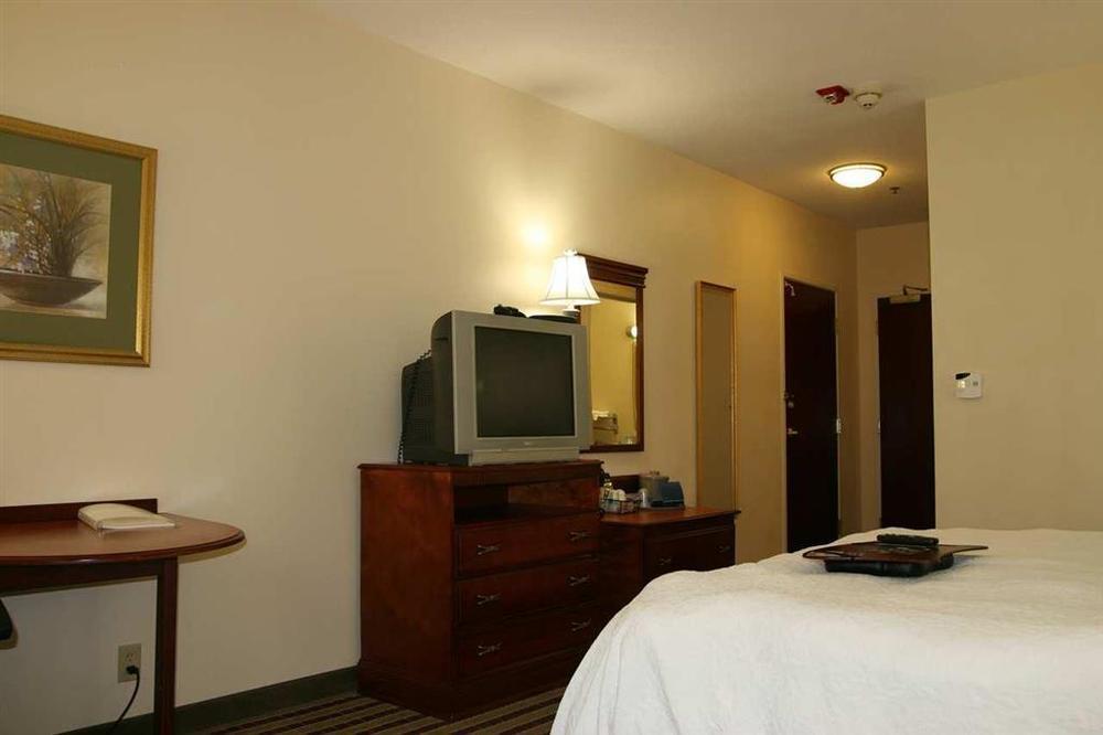 Hampton Inn & Suites Dayton-Vandalia Murlin Heights Стая снимка